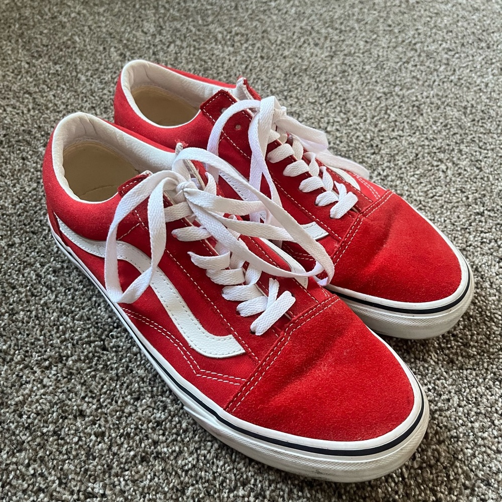 Vans red and white old skool skate shoe size 10 women’s 8.5 men’s